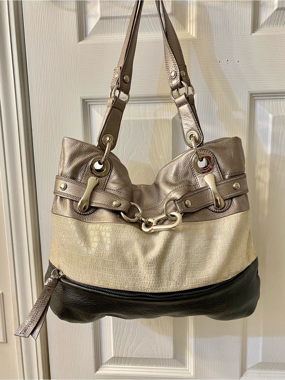 B Makowsky Tri Color Shoulder bag, good condition clean interior Large Size